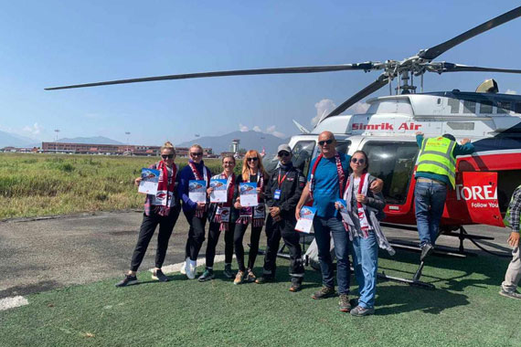 Trekking di Lusso con Tour in Elicottero al Campo Base dell'Everest